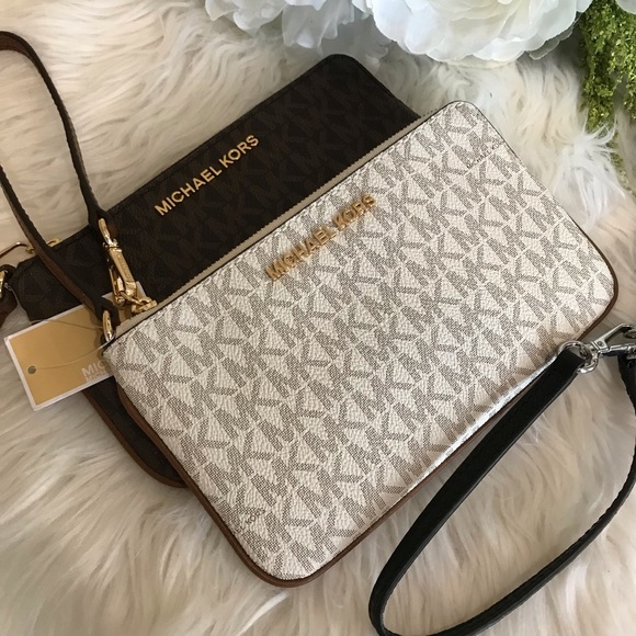 Final sale ✨Michael Kors Large Jet set wristlet - Picture 5 of 8